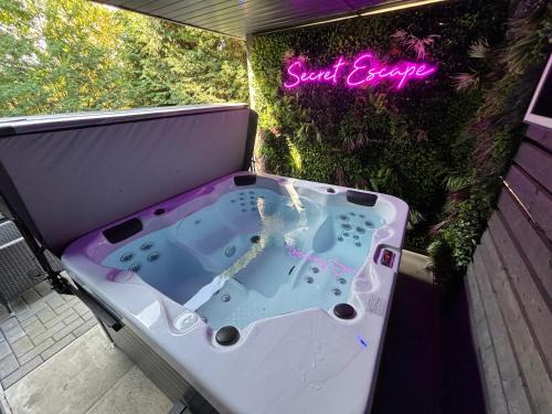 Sheffield-Apartment-Sleeps4-Parking-HotTub