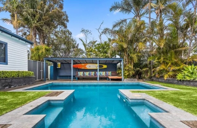 Shellharbour Village 3 Bedroom house with large pool, walk to beach & Cafes