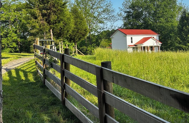 Shepherd’s House on the Hill—Peaceful Getaway at River Cottage Farm - 3 Bedroom
