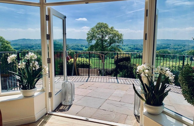 Shireburn Arms Hotel