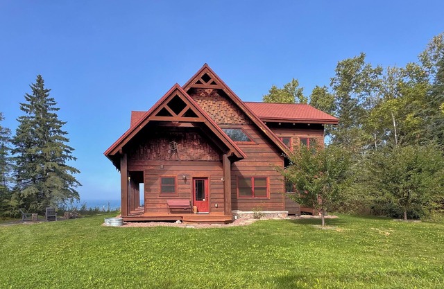 Shooting Star | Stylish Cabin on the Big Water