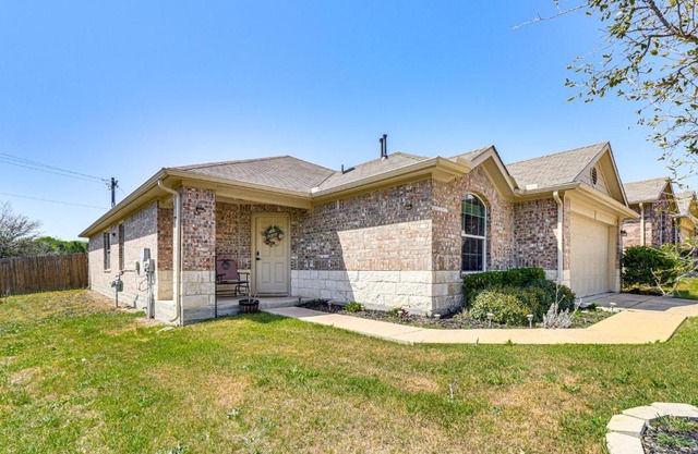 Shop, Dine and Unwind Pet-Friendly Home in Austin!