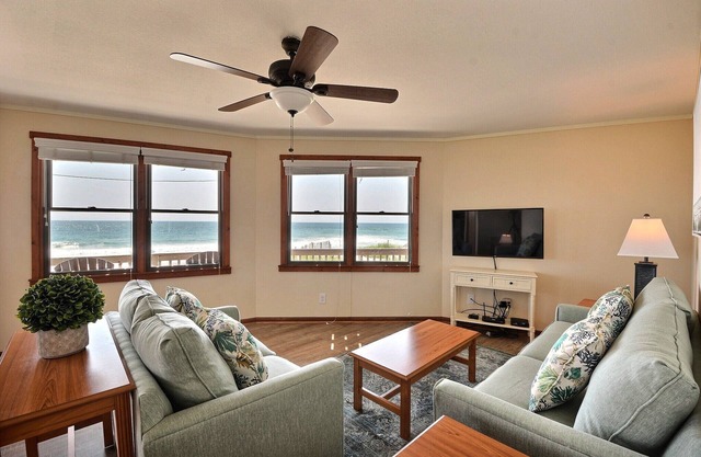 Shore Break Cottage- Steps to Beach- Incredible Views- Community Pool