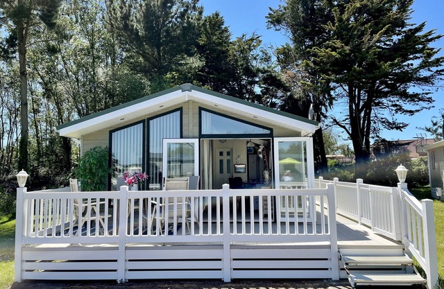 Shorefield Lodge is in the multi award winning 5-star Shorefield Country Park.