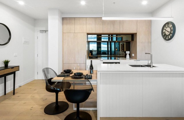 Short & Long Stays-Sophistication & Views on Ryrie