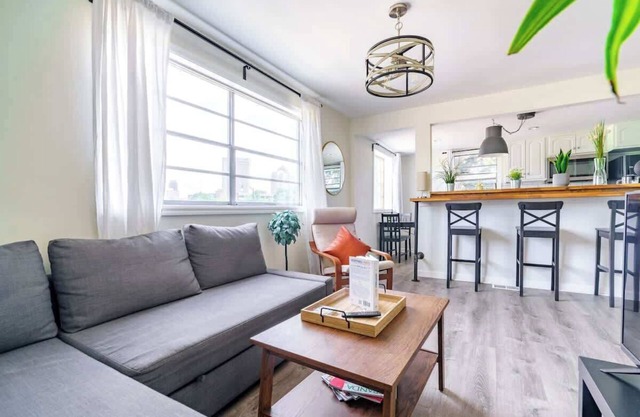 Short North/Downtown | Walk to Convention Center | Free Parking | 5,800+ Reviews