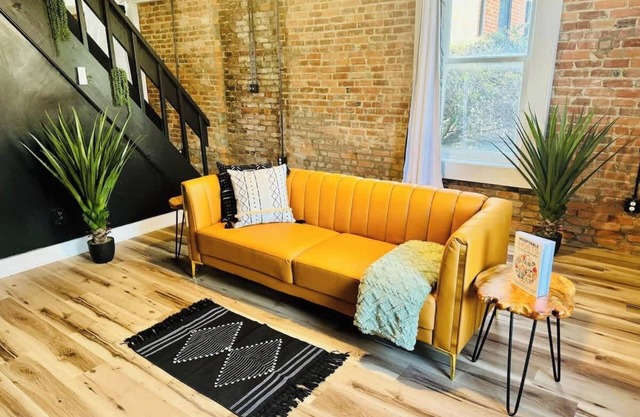 Short North - Free Parking - King Bed - Convention