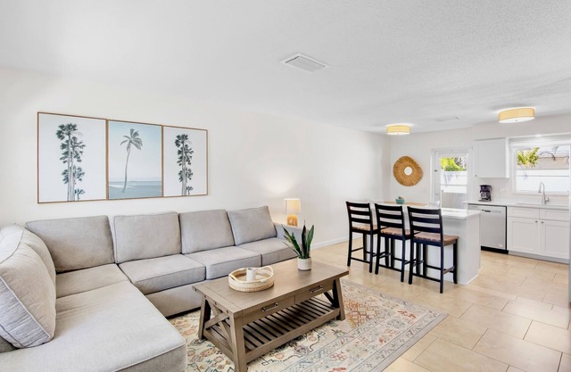 Short stays available! 5-7 Minute Walk to the Gulf Beaches!