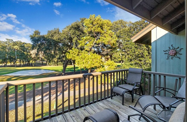SHORT STAYS! Updated 2 bedroom with GOLF VIEWS, West Beach Kiawah Island
