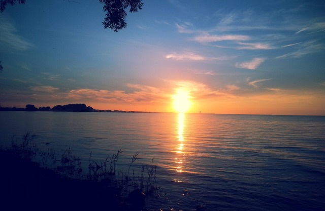 Short walk to beach, Jet Express and fishing.n