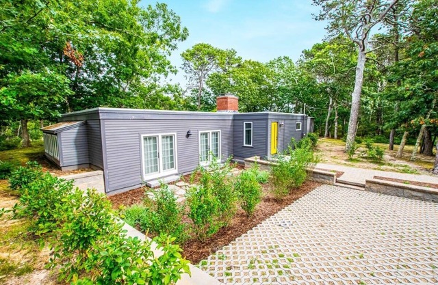 Short Walk to Long Pond Swimming Beach!