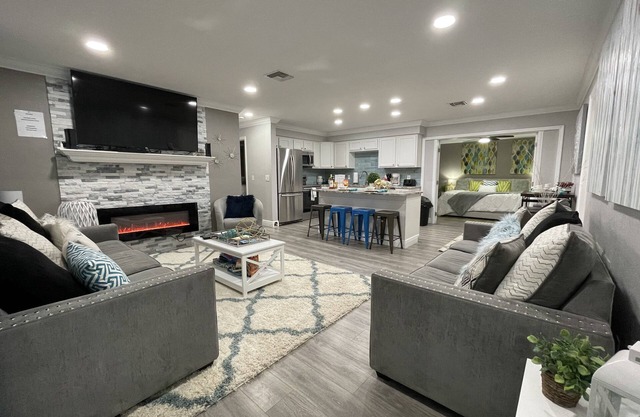 SHOW STOPPER! HEATED POOL, UPDATED HOME 2 MILES TO BEACH! 3 KING BEDS! 4BD 2BA