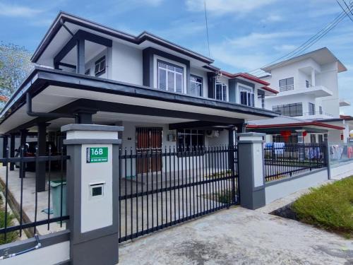 Sibu T2 Homestay, 4 Bedrooms