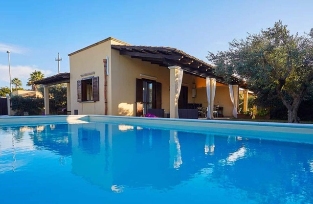 Sicily villa with pool only 300mt from the sea/ Perfect for enjoy of a sunny day in the swimming poo