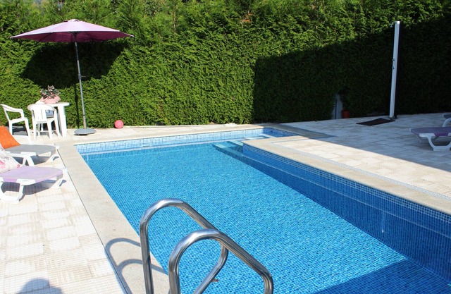 sidewalk house 10 minutes from paiva walkways