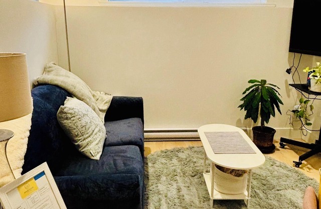 Sidney Sunset Suites! Winter long stay welcome!