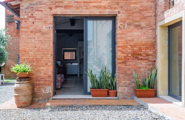 Siena- Porta Romana Lovely Studio with Parking!