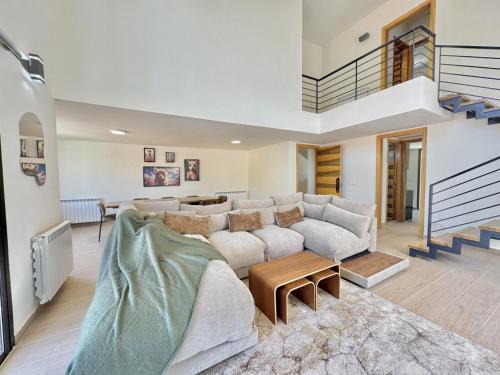 Sierra Faqra Duplex 3BR w Balcony