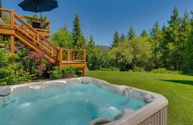 Sierra Sky Tahoe City Vacation Rental - Hot Tub 4 Bedroom Home by Redawning