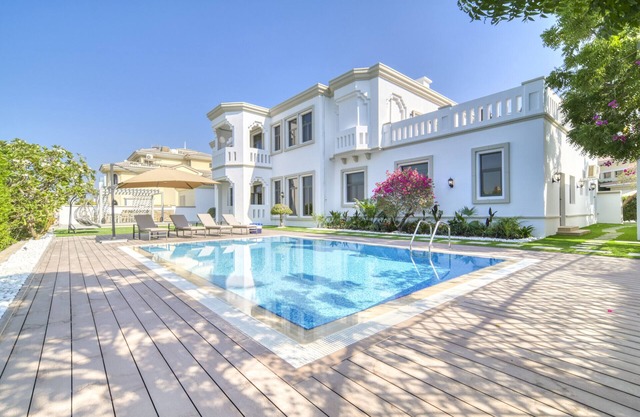 Signature 6BR Villa with Assistant Room and Private Pool in Frond F Palm Jumeirah by Deluxe Holiday Homes