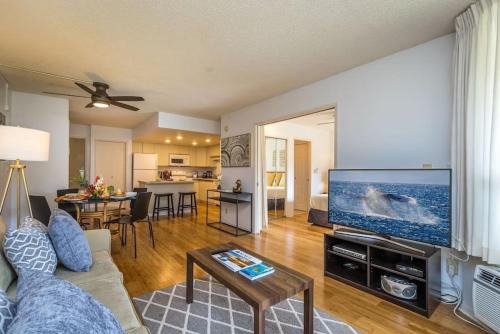 Signature Residences at Maui Banyan, Walk to Beach, Limited Offer