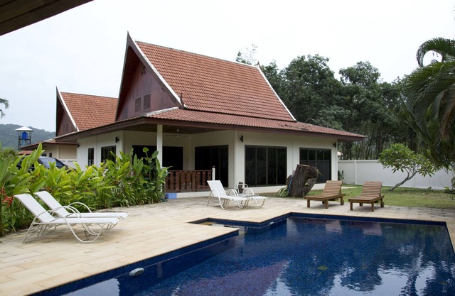 SILK - LUXURY FAMILY POOL VILLA NAIHARN
