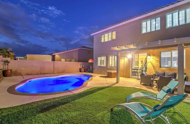 Silver Star Getaways 4B3BA 3000sqft+ pool + loft