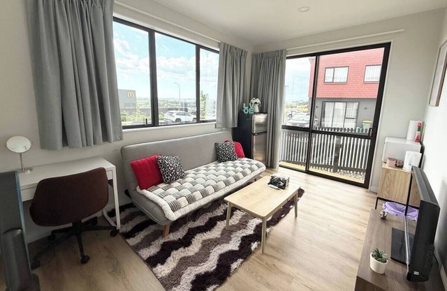 Silverdale Sanctuary: Private Room + Lounge!