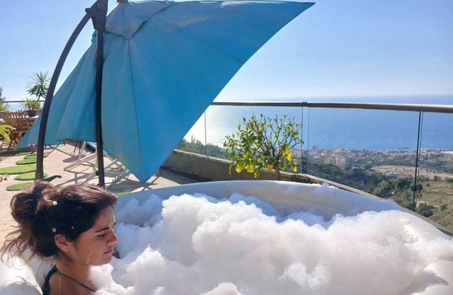 Silvia's Seaview Penthouse with jacuzzi