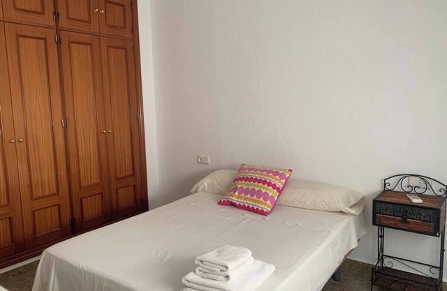 Simple and economical apartment for families and groups. Swimming pool and parking