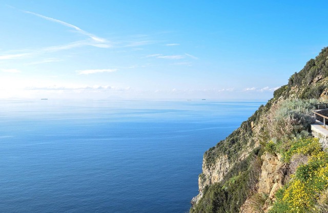 Simple apartment with private entrance and a few steps from the beach, in the heart of Le Castelle.