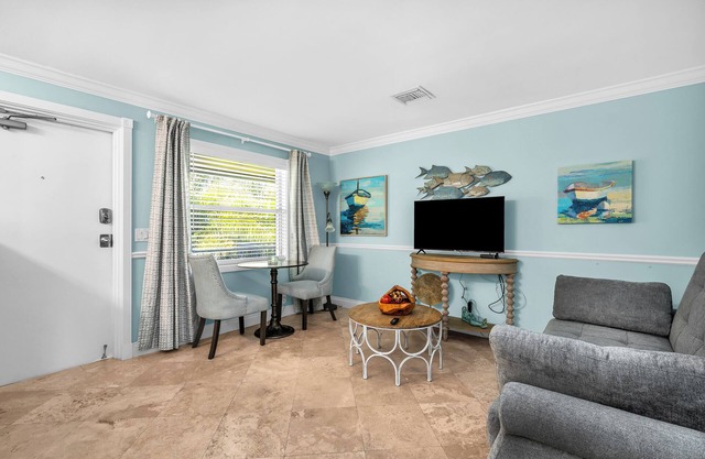 Simple & Cozy WPB Apartment #5