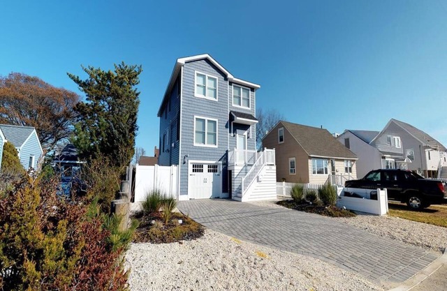 Single family. Beach Badges. Private Yard. Hot Tub. Jacuzzi/Jet Tub. WIFI. Bay.