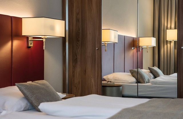 Single room with shower or Bathroom, toilet - Austria Trend Hotel Europa Salzburg