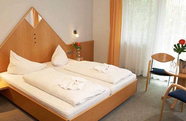 Single room with toilet and shower - Hotel Restaurant Löwen