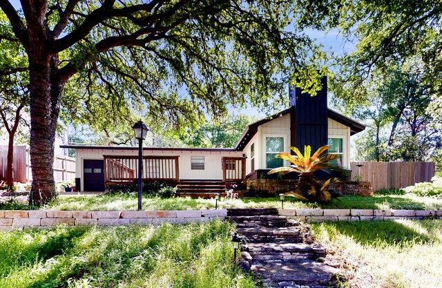Single-story home with furnished patio, fast WiFi, washer/dryer, & central AC