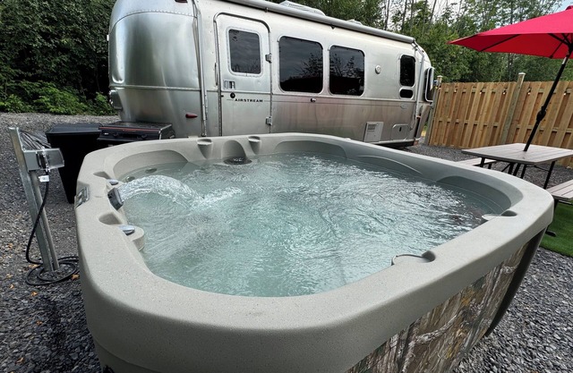 Sip & Soak: Airstream Glamping, Hot Tub On Seneca Wine Trail