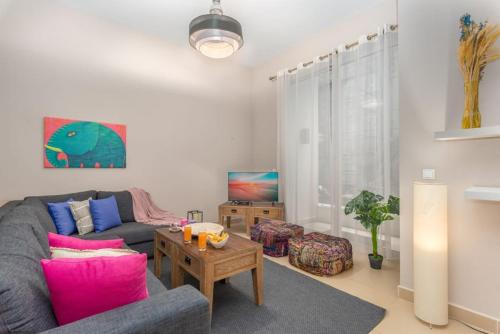 Sirene 1-BR Apt, Pool & Gym in Gemmayze