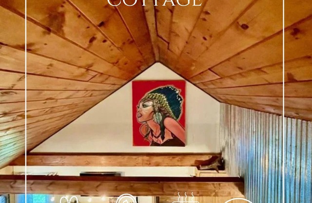 Sitting Bear Cottage in Gingercake Acres on the east side of Linville Gorge