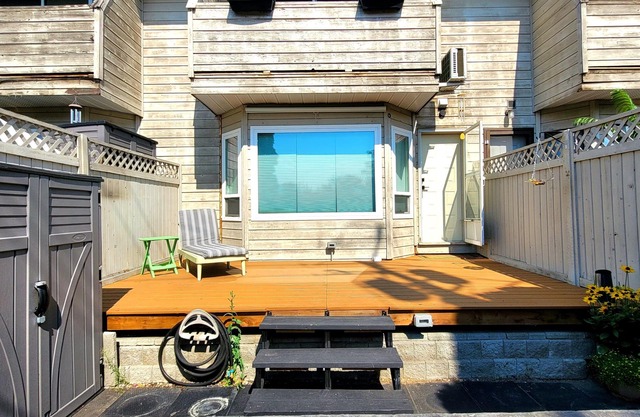 Sizzling summer retreat minutes from wine tasting and the beach!