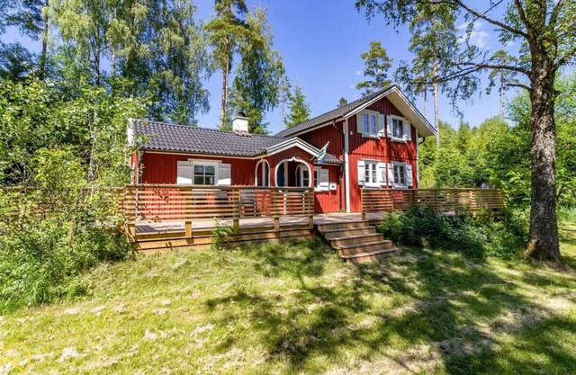 Sjökullen1 - red Swedish house by the lake - ideal for families and nature lovers