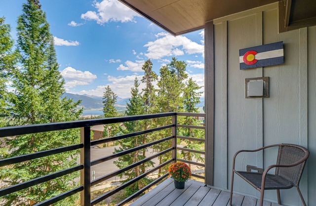 Ski & Adventure Base: Mtn-View Silverthorne Condo