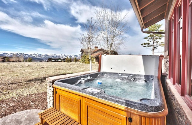 Ski and Summer paradise. Expansive home in Promontory.