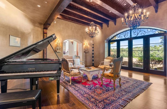 Ski Discounts! Luxury Estate with Soothing Hot Tub