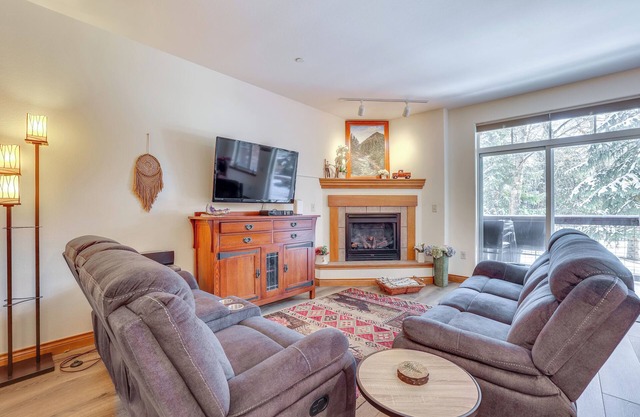 Ski & Explore: Silverthorne Gem w/Hot Tub Access!