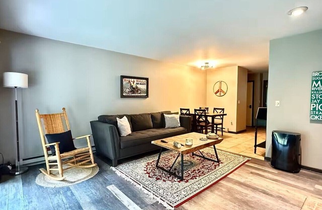 Ski, Hike & Relax. Warm 1BR Spot.