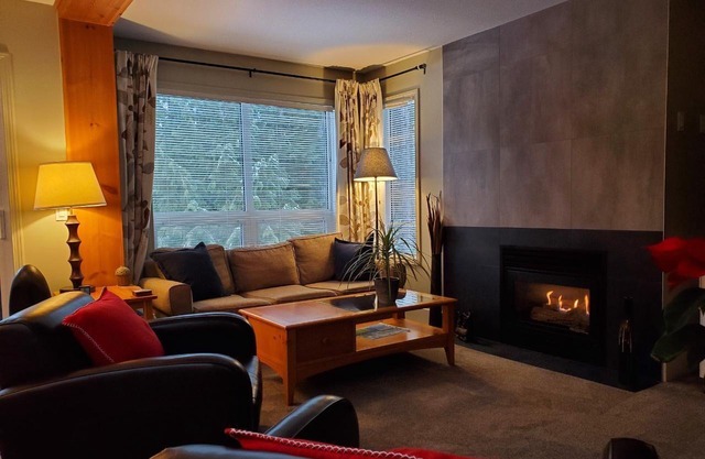 Ski IN Condo with PRIVATE HOT TUB