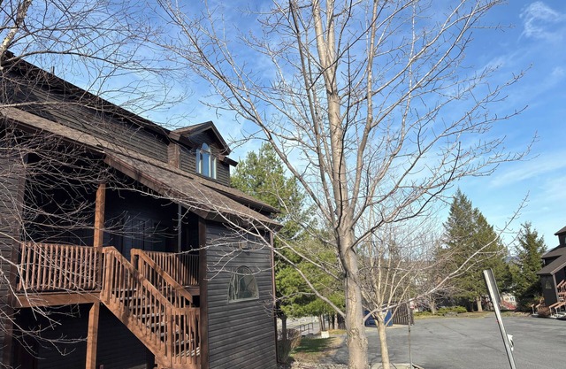 Ski in/out 2b2b at Hunter!