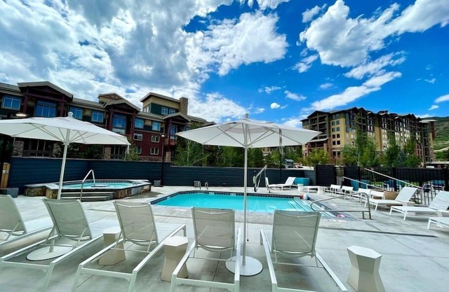 Ski in/out Studio in Canyons Village, Park City. Pet Friendly!