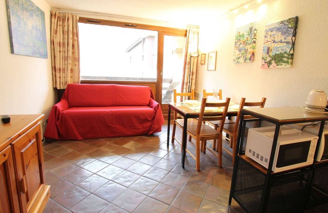 Ski-In/Ski-Out Family Apt for 4 with Parking & WiFi - Montgenèvre